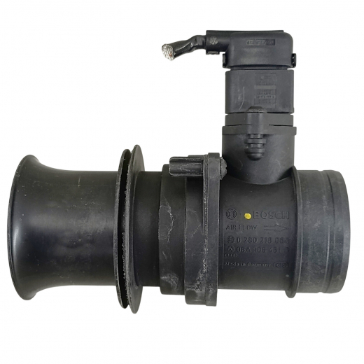 Датчик массового расхода воздуха (ДМРВ) 06A906461G  контрактный