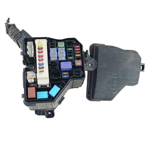 Блок реле (под капот) Toyota Axio / Fielder '12-'26 слева контрактный