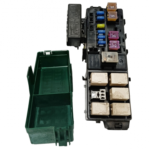 Блок реле (под капот) Suzuki Swift '00-'05 контрактный