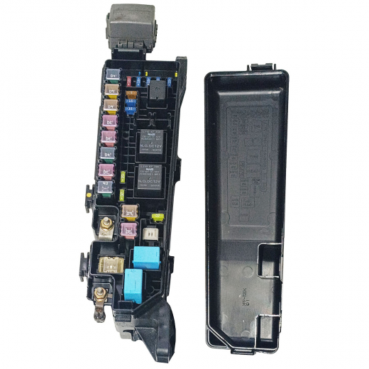 Блок реле (под капот) Mazda MPV '99-'06 большой контрактный