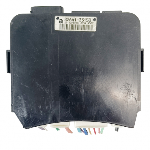 Блок реле (под капот) Toyota Camry '11-'18 слева контрактный