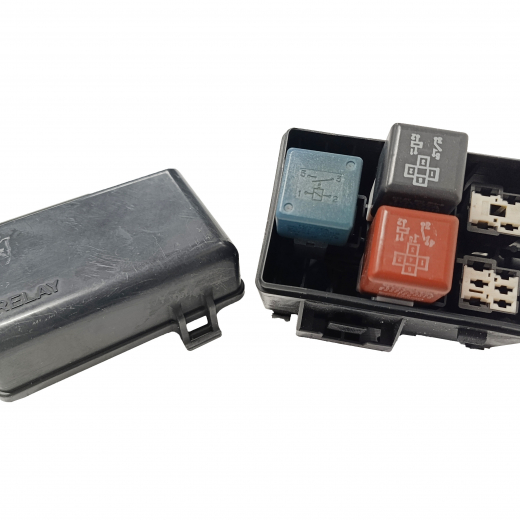 Блок реле (под капот) Toyota Exiv '93-'98 справа контрактный