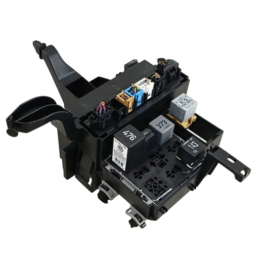 Блок реле (под капот) Volkswagen Touareg '02-'10 контрактный