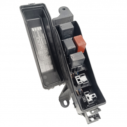 Блок реле (под капот) Toyota Altezza / Lexus Is '98-'05 спереди, слева контрактный